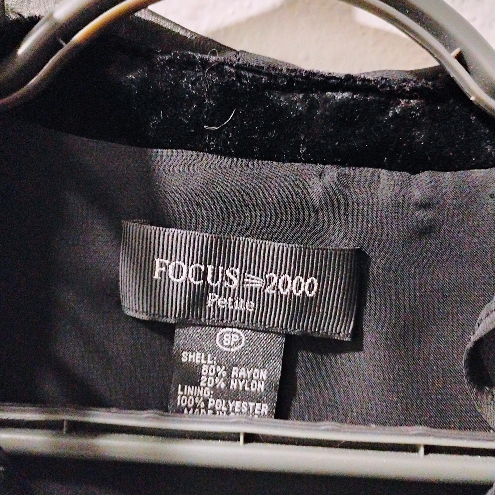 Focus 2000 Black Velvet Ruffled Robe - Picture 6 of 6
